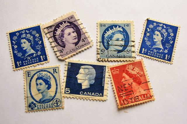 hobby-segreti-della-regina-elisabetta-II-francobolli